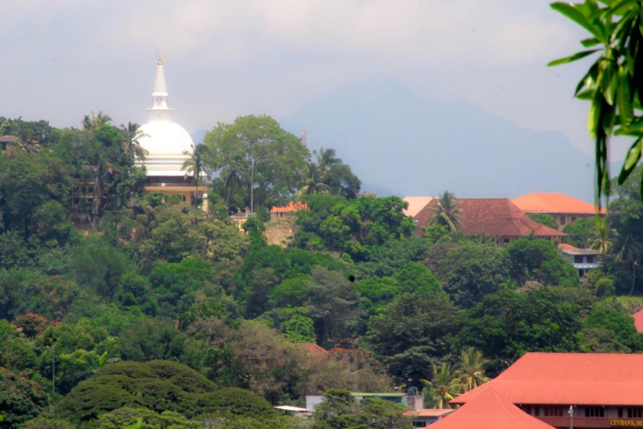 J hostel kandy Eksteriør billede